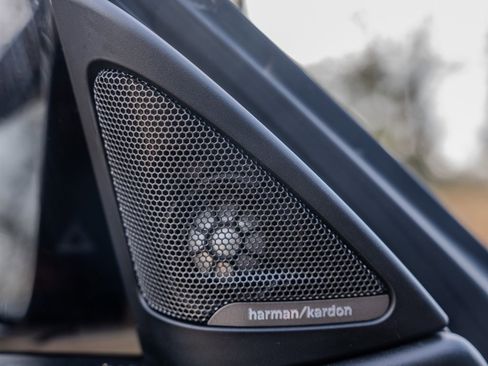 Used 2018 BMW M4 Convertible image 30