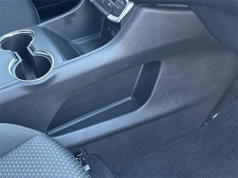 Used 2024 GMC Terrain SLE image 12