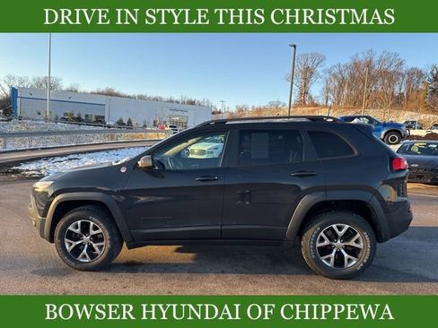 Used 2016 Jeep Cherokee Trailhawk w/ Comfort/Convenience Group image 5