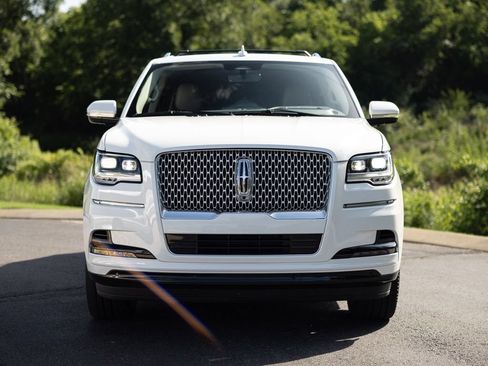 Used 2024 Lincoln Navigator L Reserve AWD/4WD image 10
