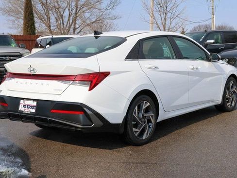 New 2026 Hyundai Elantra Limited FWD image 3