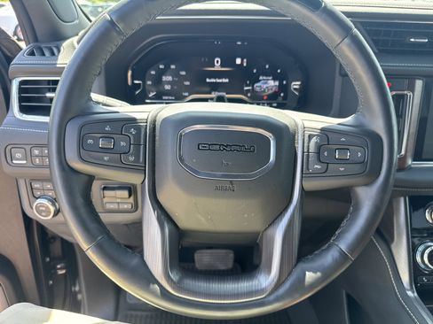 Used 2023 GMC Yukon Denali Ultimate AWD/4WD image 18