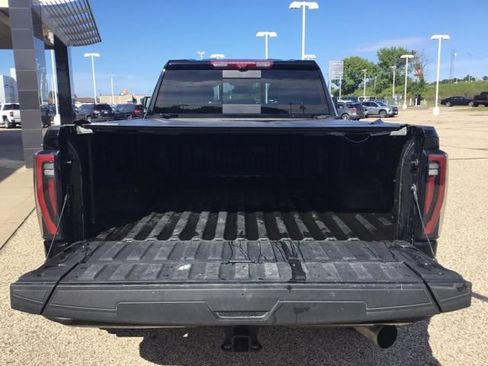 Used 2025 GMC Sierra 3500 AT4 w/ AT4 Premium Plus Package AWD/4WD image 9