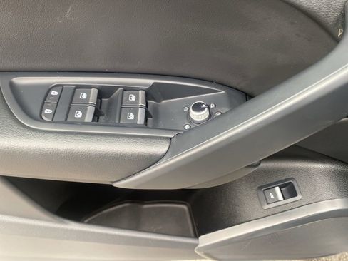 Used 2023 Audi Q5 2.0T Premium w/ Convenience Package image 11