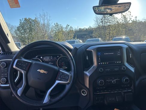 Used 2019 Chevrolet Silverado 1500 LTZ w/ LTZ Premium Package image 6