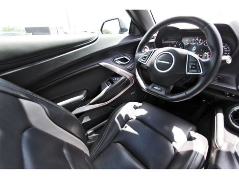 Used 2016 Chevrolet Camaro SS RWD image 9