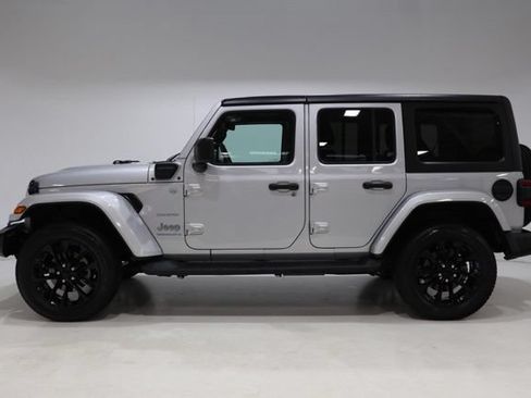 Used 2023 Jeep Wrangler Unlimited Sahara w/ Cold Weather Group AWD/4WD image 4