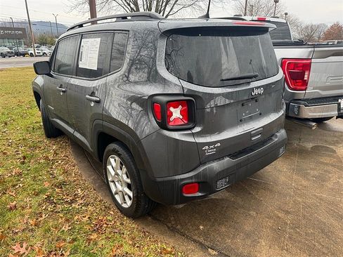 Used 2023 Jeep Renegade Latitude w/ Premium Group image 4
