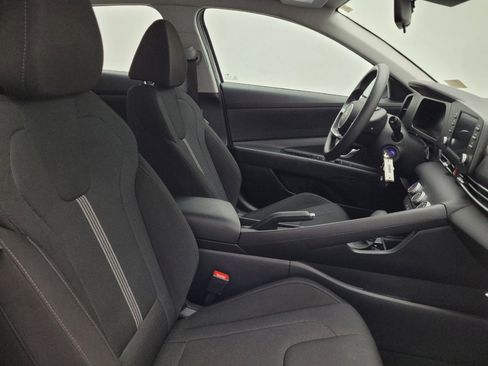 Used 2025 Hyundai Elantra SE FWD image 21