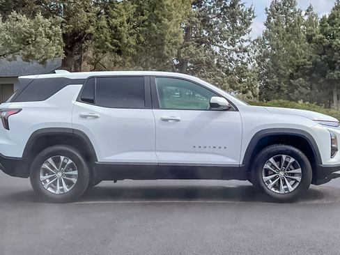 Used 2025 Chevrolet Equinox LT AWD/4WD image 3