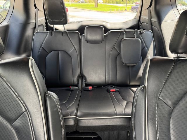 Used 2025 Chrysler Pacifica Limited FWD image 25