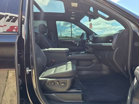 Used 2025 Chevrolet Tahoe Z71 w/ Comfort Package image 14