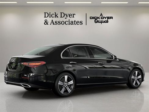Used 2025 Mercedes-Benz C 300 Sedan image 9