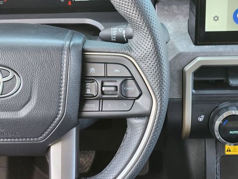 Used 2025 Toyota Tacoma Trailhunter image 32