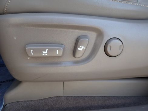 Used 2017 Lexus GX 460 w/ Navigation Package image 12