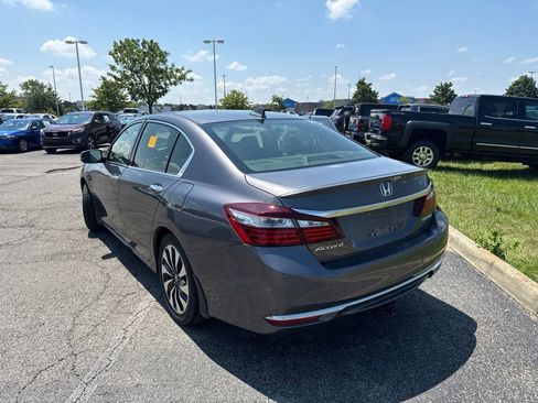 Used 2017 Honda Accord EX-L image 9