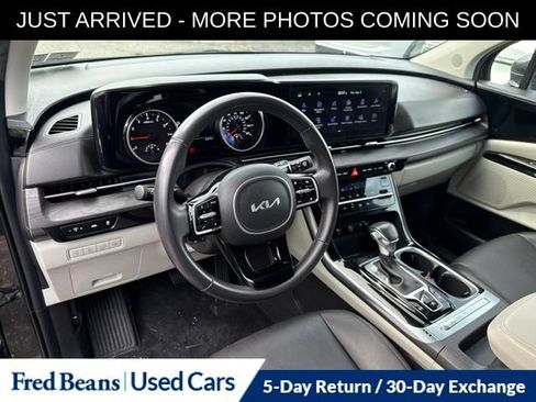 Used 2023 Kia Carnival EX FWD image 7