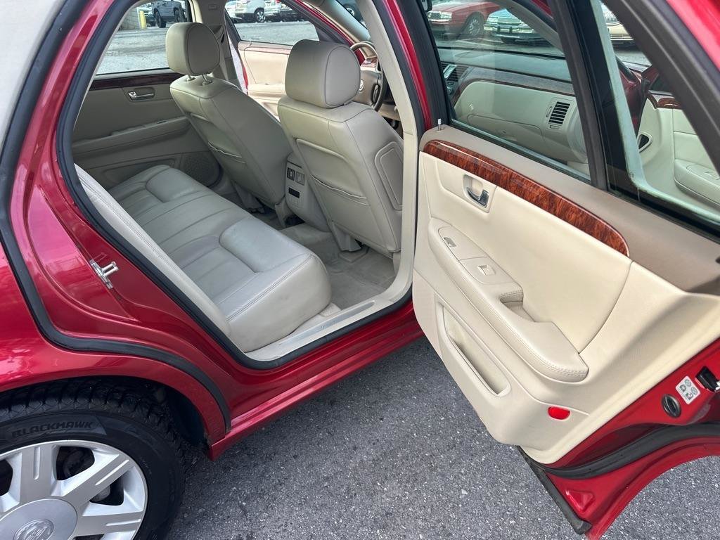 Used 2006 Cadillac DTS w/ Trunk Convenience Package FWD image 23