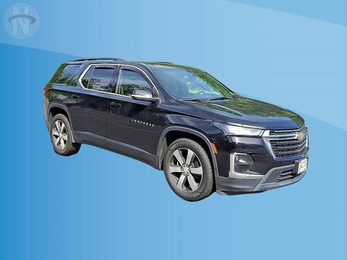 Used 2022 Chevrolet Traverse LT w/ LT Premium Package AWD/4WD image 2