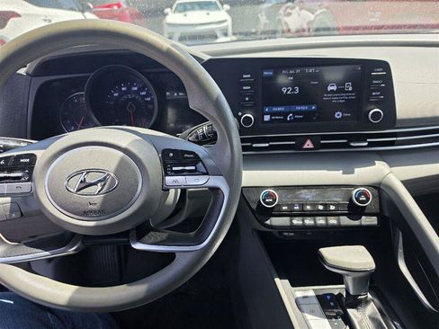 Used 2021 Hyundai Elantra SEL FWD image 8
