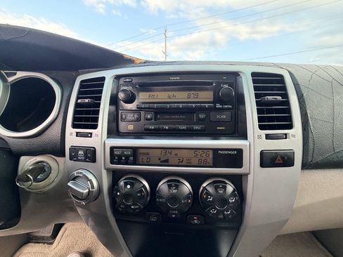 Used 2004 Toyota 4Runner SR5 AWD/4WD image 9