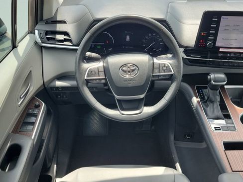 Certified 2024 Toyota Sienna XLE FWD image 12