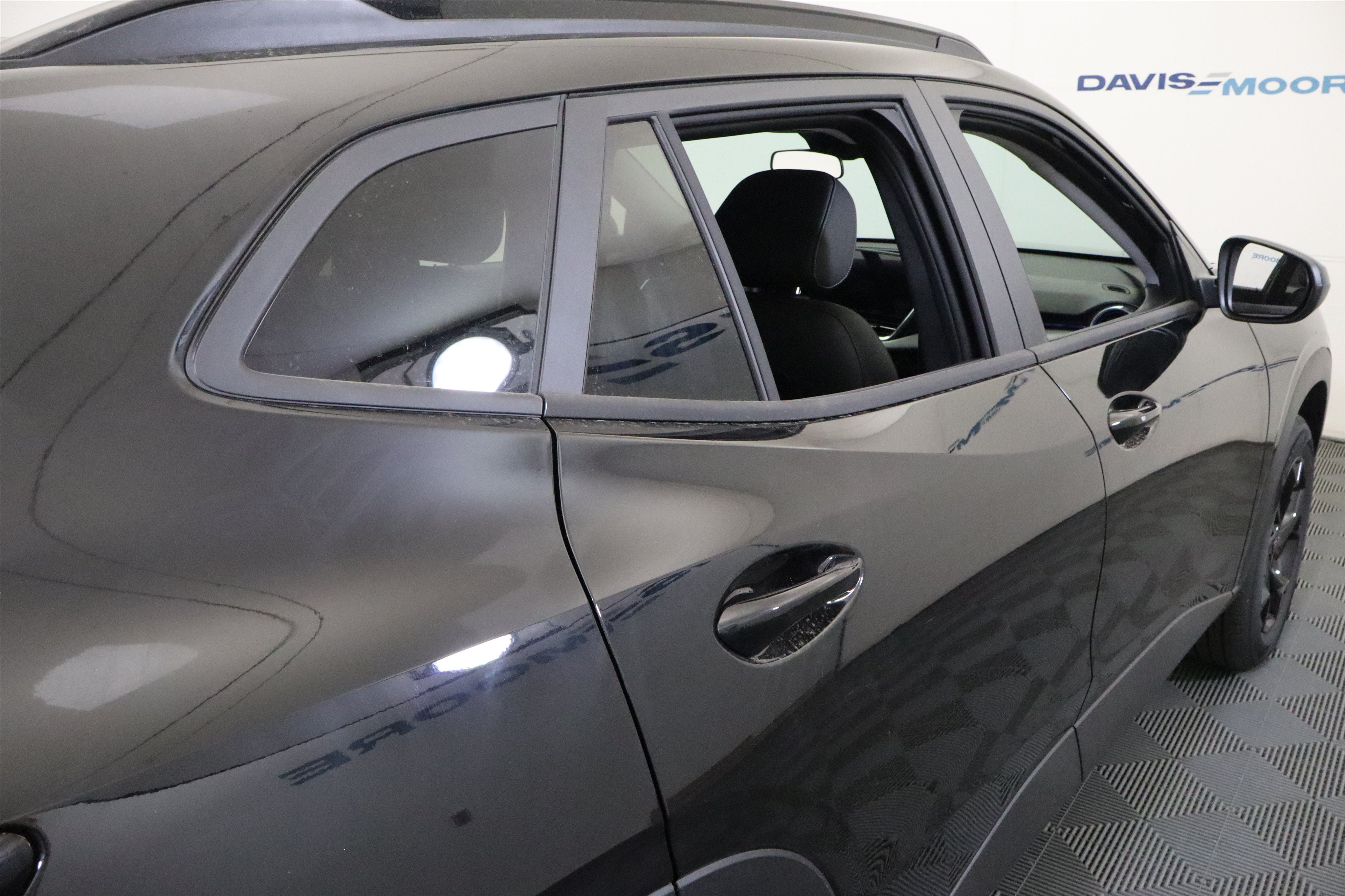 New 2026 Chevrolet Trax LT w/ Midnight Edition FWD image 7