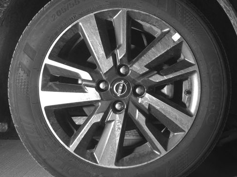 Used 2025 Nissan Versa SV image 13