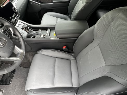 Certified 2025 Lexus GX 550 w/ Accessory Package (2T) image 16