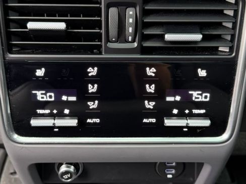 Used 2022 Porsche Cayenne E-Hybrid image 15