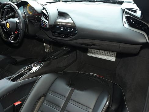 Used 2021 Ferrari SF90 Stradale AWD/4WD image 11