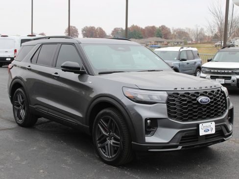 New 2026 Ford Explorer ST-Line w/ ST-Line Street Pack AWD/4WD image 8