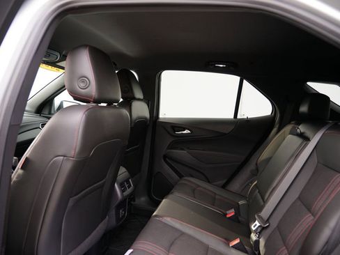 Certified 2022 Chevrolet Equinox RS w/ Infotainment Package image 18