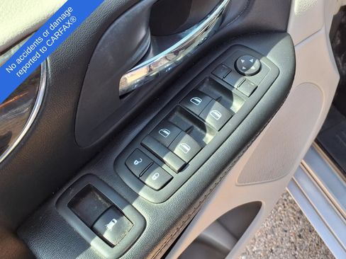 Used 2016 Chrysler Town & Country Touring w/ Driver Convenience Group FWD image 14