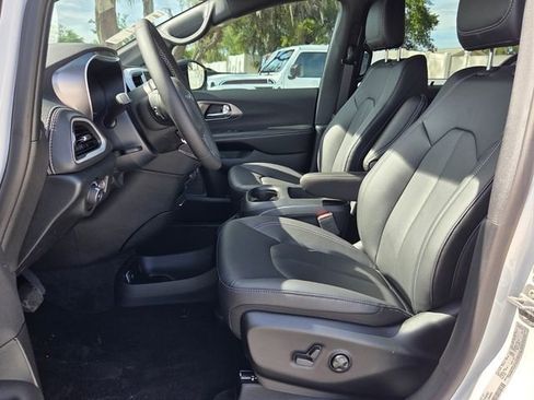 New 2026 Chrysler Pacifica Select FWD image 10
