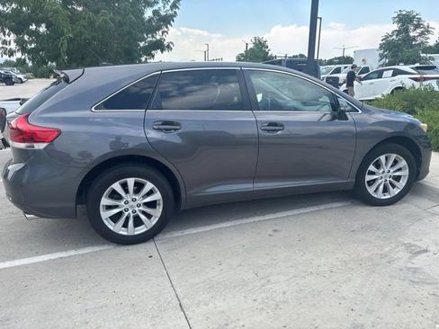 Used 2015 Toyota Venza LE FWD image 6