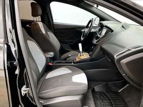 Used 2018 Ford Focus ST FWD image 9