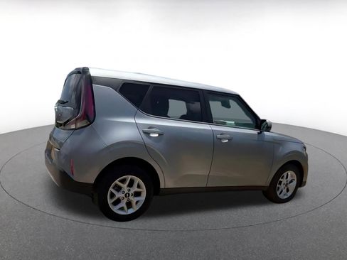 Used 2025 Kia Soul LX w/ LX Technology Package FWD image 15