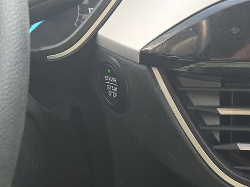 Used 2022 Ford Escape SE image 38