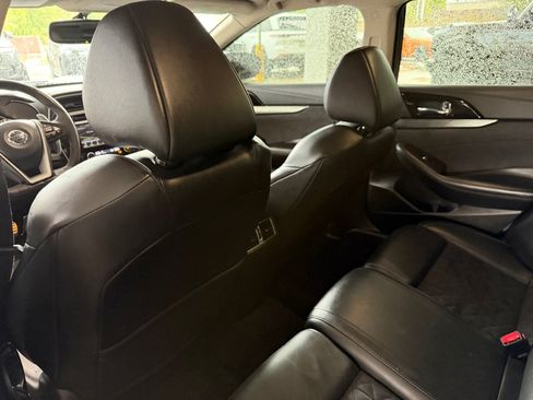 Used 2016 Nissan Maxima SR FWD image 16