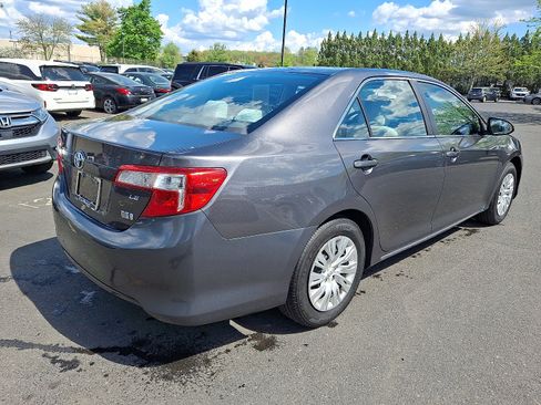 Used 2013 Toyota Camry LE FWD image 6