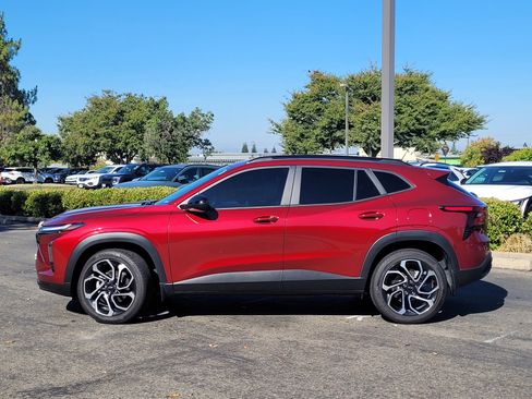 Used 2025 Chevrolet Trax RS w/ Driver Confidence Package image 4