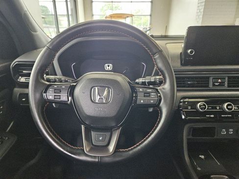 Used 2025 Honda Pilot TrailSport image 18