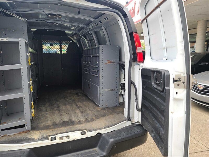 Used 2017 Chevrolet Express 2500 RWD image 16