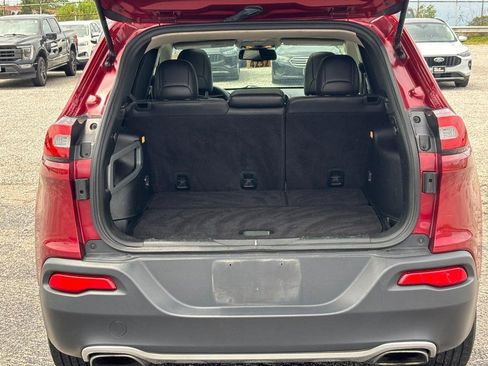 Used 2017 Jeep Cherokee Limited AWD/4WD image 11