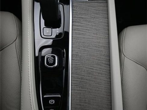 Used 2023 Volvo XC90 B6 Plus image 10