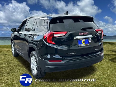 Used 2024 GMC Terrain SLE w/ LPO, Floor Liner Package image 5