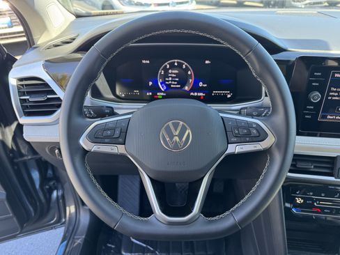 Used 2026 Volkswagen Taos SE FWD image 18