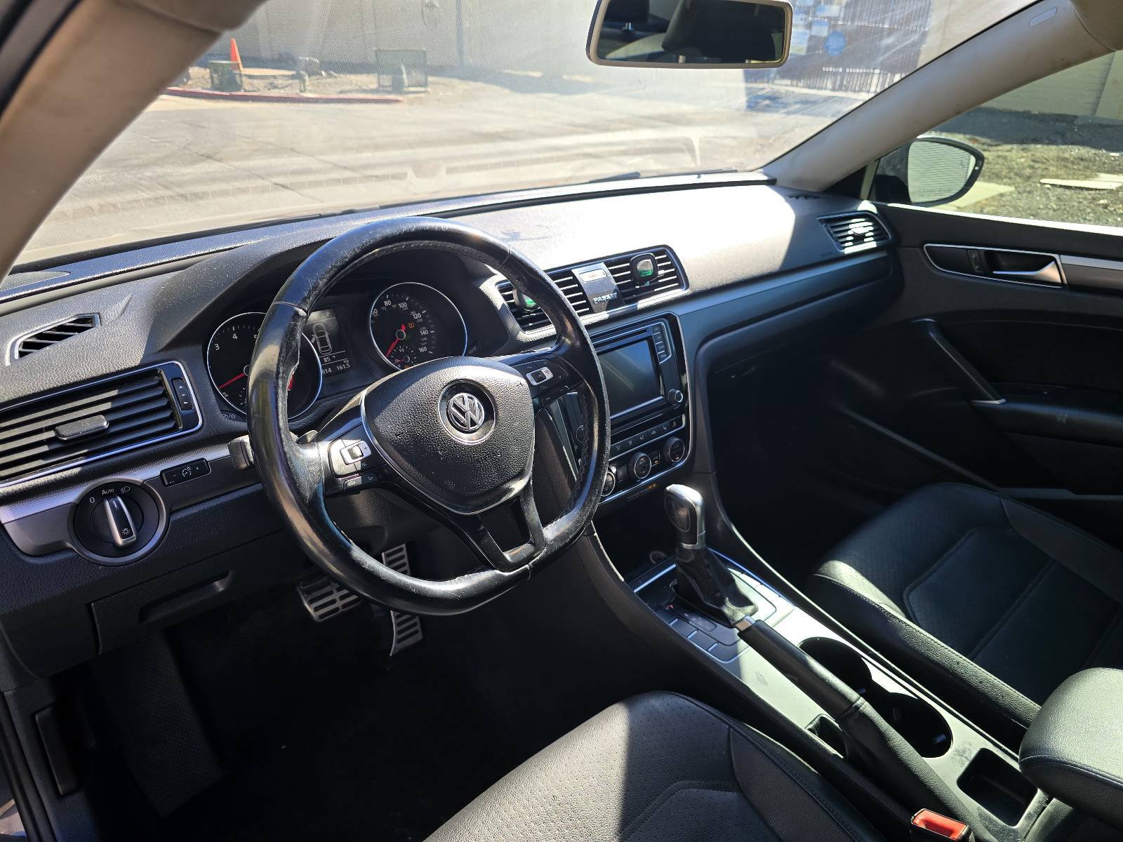 Used 2018 Volkswagen Passat 2.0T R-Line FWD image 6