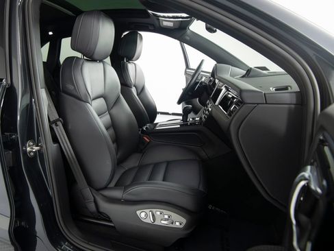 Certified 2026 Porsche Macan AWD/4WD image 38